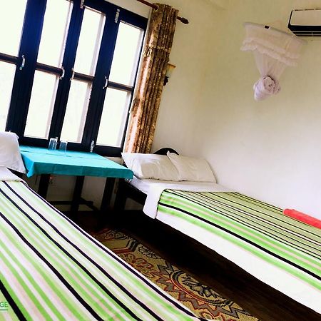 Chitwan Gaida Lodge Sauraha Eksteriør bilde