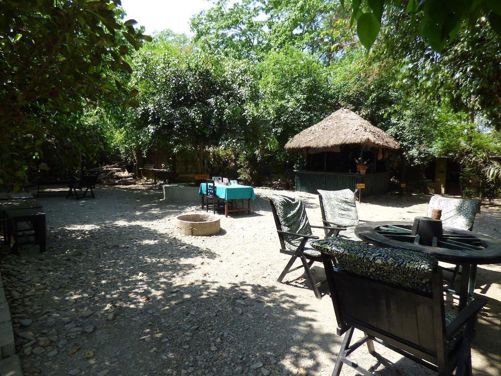 Chitwan Gaida Lodge Sauraha Eksteriør bilde