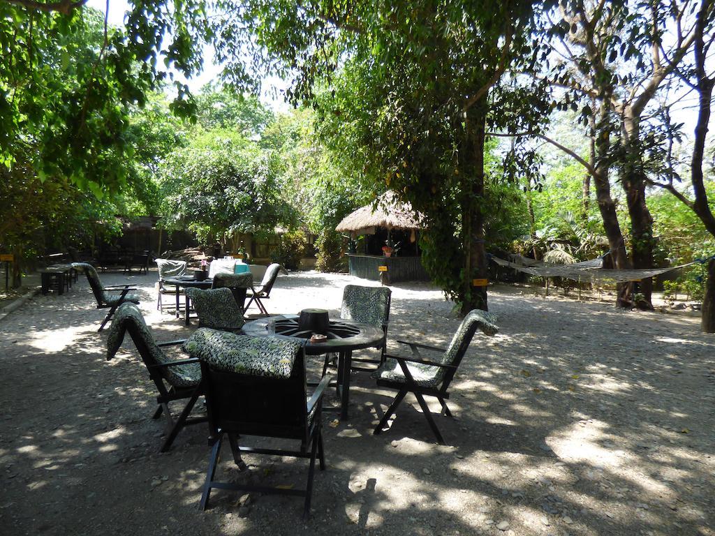Chitwan Gaida Lodge Sauraha Eksteriør bilde