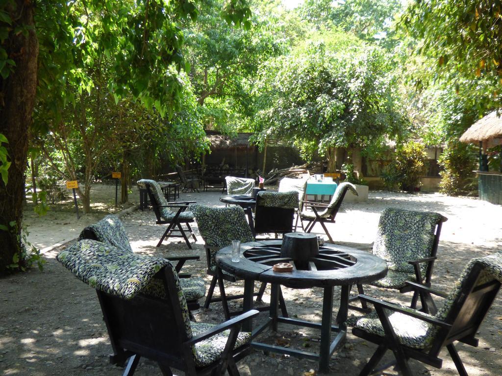 Chitwan Gaida Lodge Sauraha Eksteriør bilde