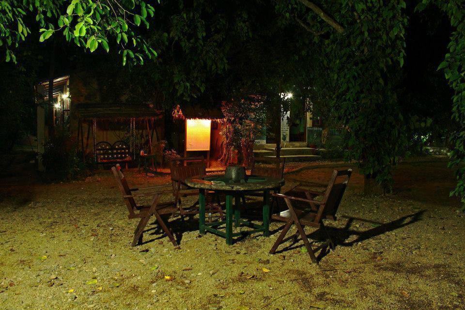 Chitwan Gaida Lodge Sauraha Eksteriør bilde